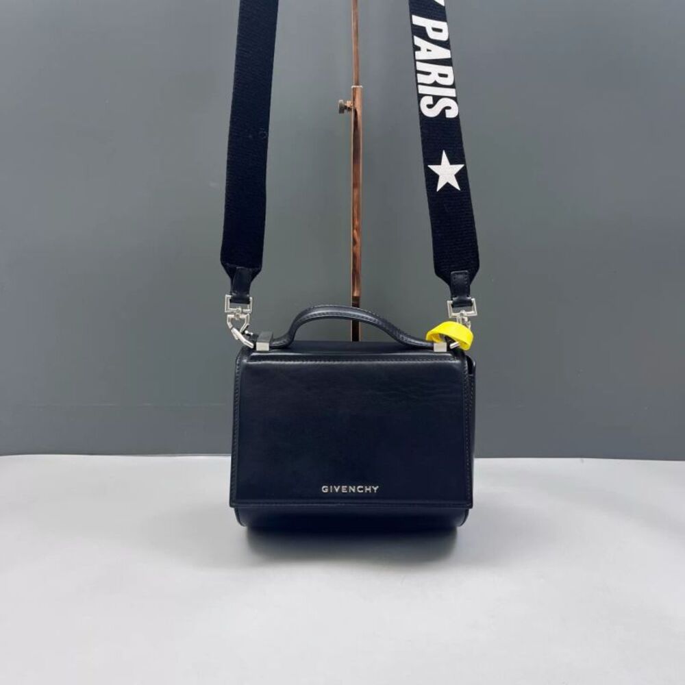 Givenchy Women Pre-Loved Bag Very Good Condition